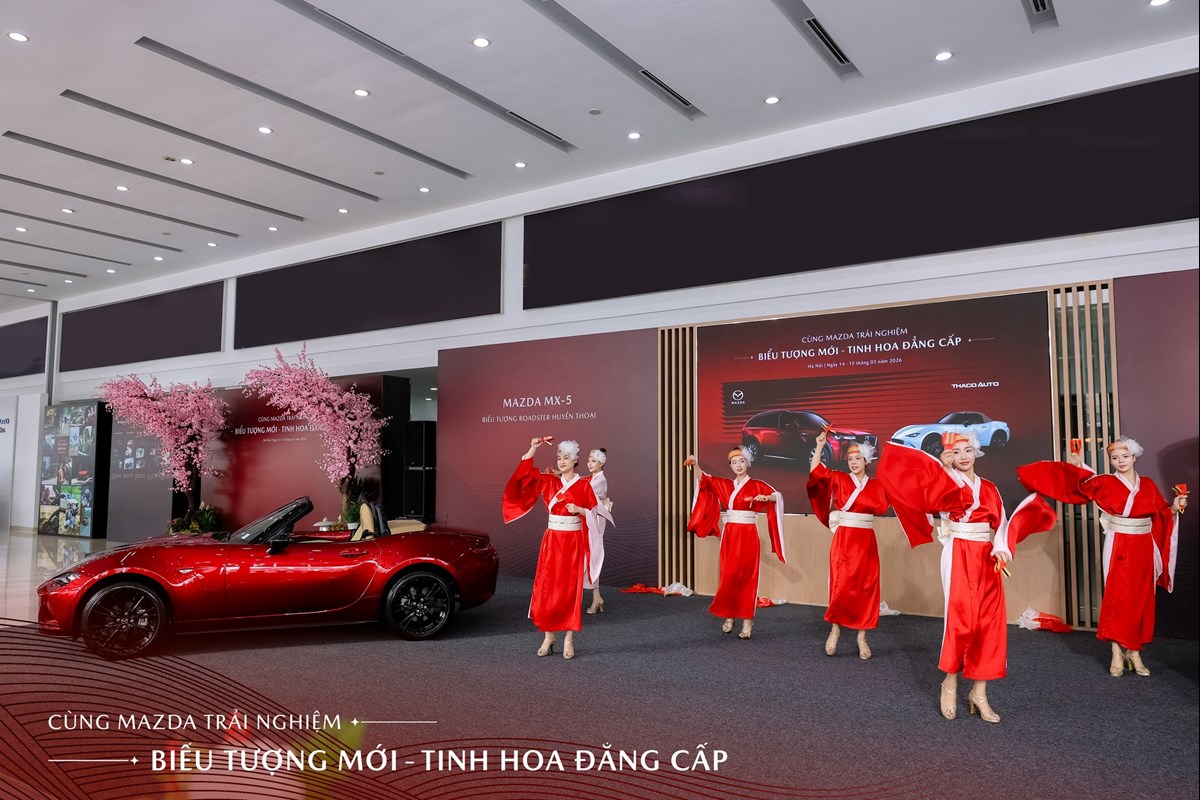Biểu tượng roadster huyền thoại Mazda MX-5 tại sự kiện.